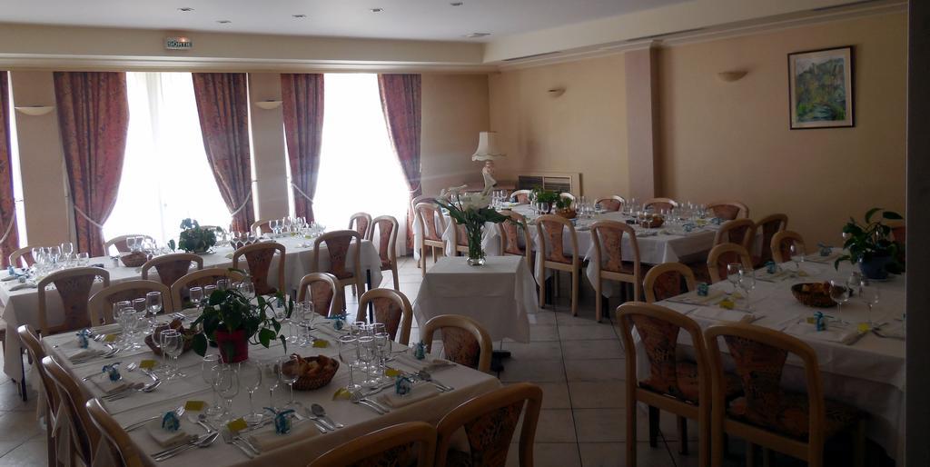 פונט-דה-סאלארס Logis Hotel Restaurant Des Voyageurs מראה חיצוני תמונה