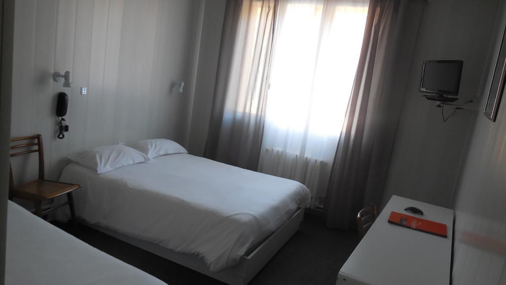 פונט-דה-סאלארס Logis Hotel Restaurant Des Voyageurs מראה חיצוני תמונה