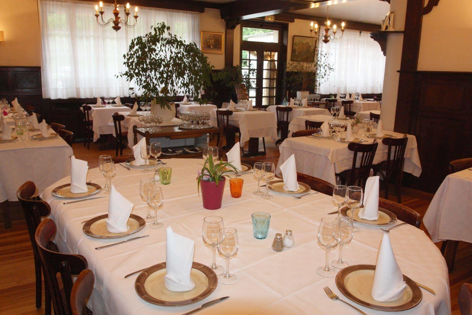פונט-דה-סאלארס Logis Hotel Restaurant Des Voyageurs מראה חיצוני תמונה
