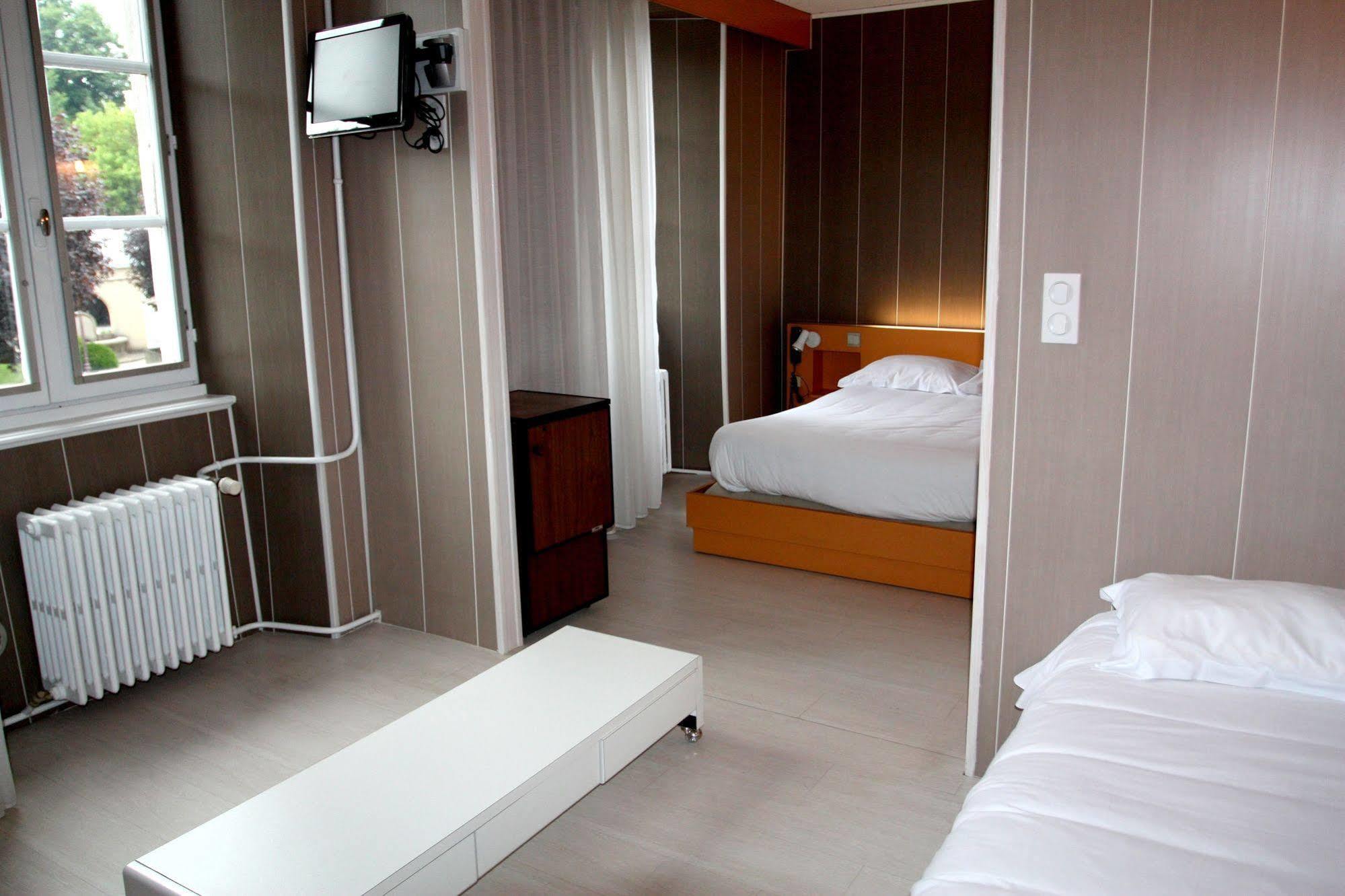 פונט-דה-סאלארס Logis Hotel Restaurant Des Voyageurs מראה חיצוני תמונה