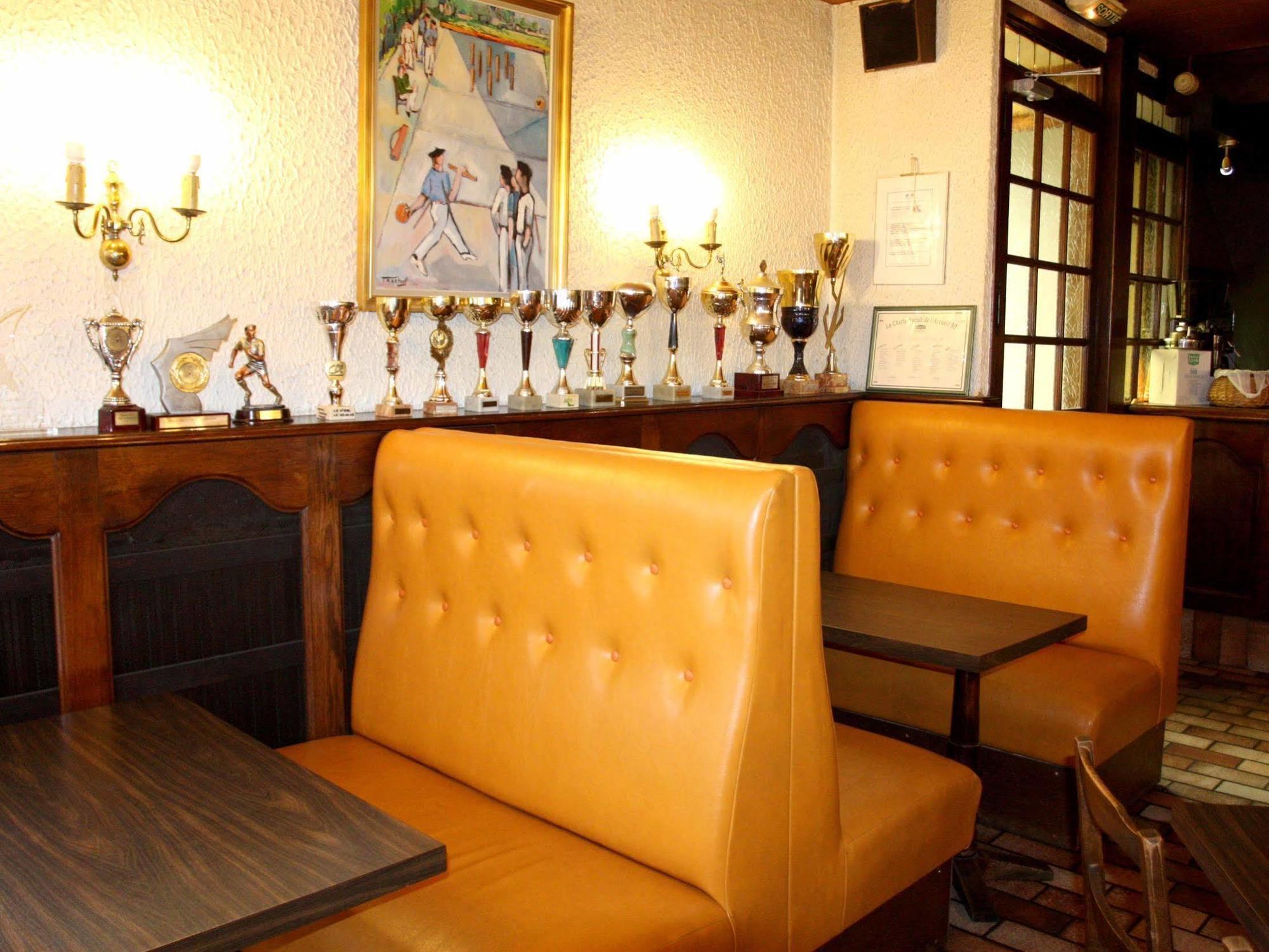 פונט-דה-סאלארס Logis Hotel Restaurant Des Voyageurs מראה חיצוני תמונה