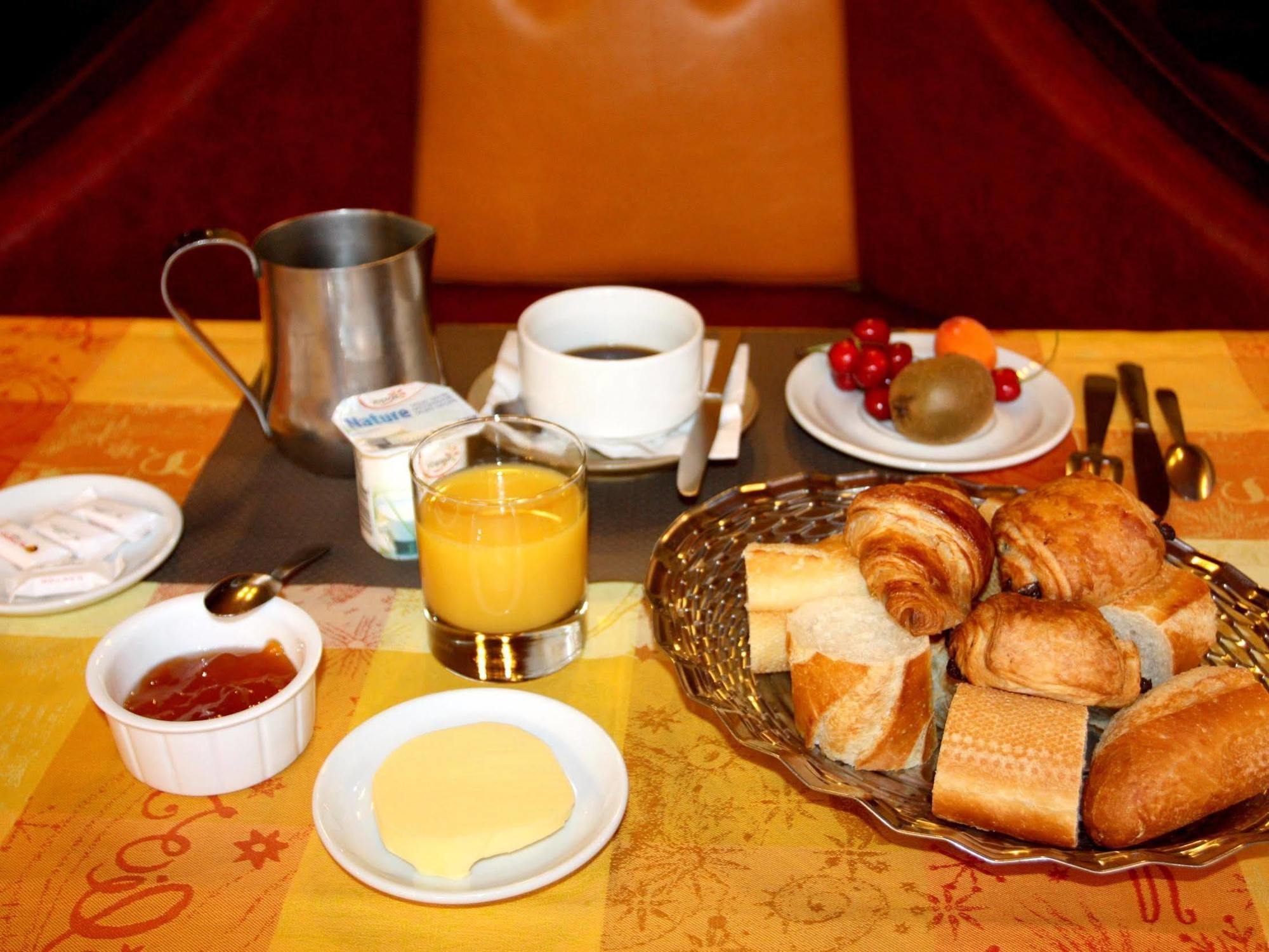 פונט-דה-סאלארס Logis Hotel Restaurant Des Voyageurs מראה חיצוני תמונה