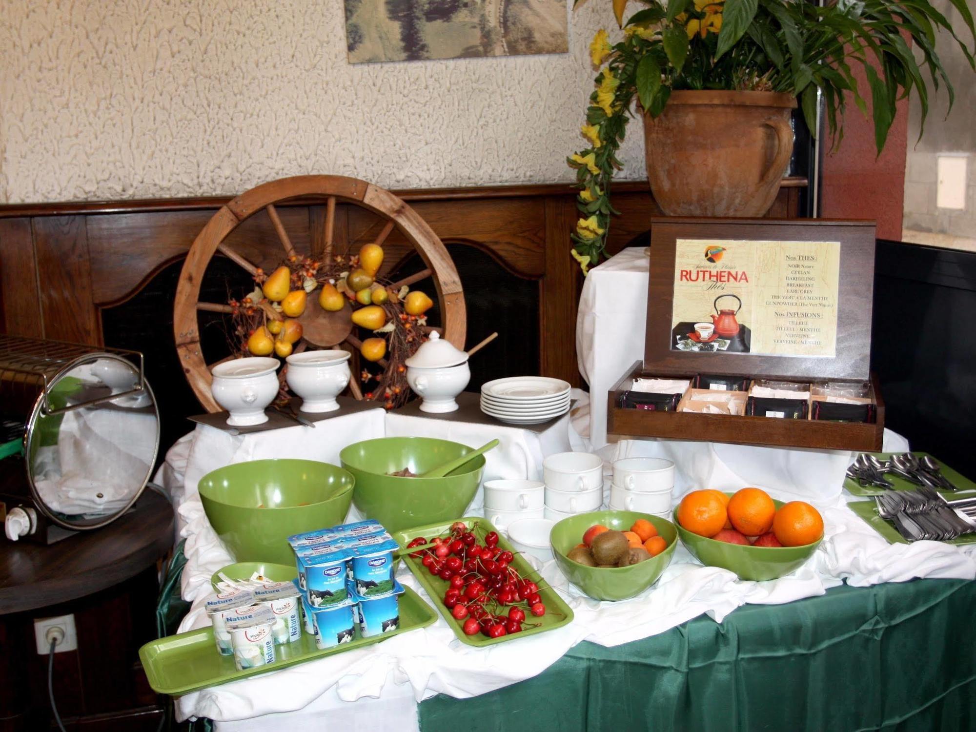פונט-דה-סאלארס Logis Hotel Restaurant Des Voyageurs מראה חיצוני תמונה