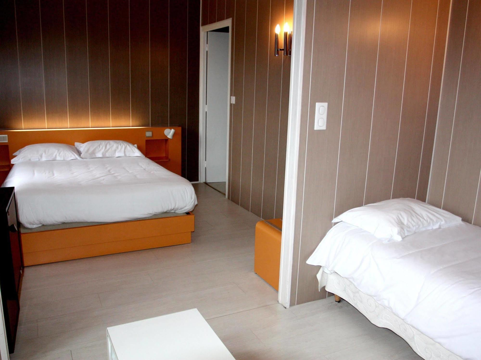 פונט-דה-סאלארס Logis Hotel Restaurant Des Voyageurs מראה חיצוני תמונה